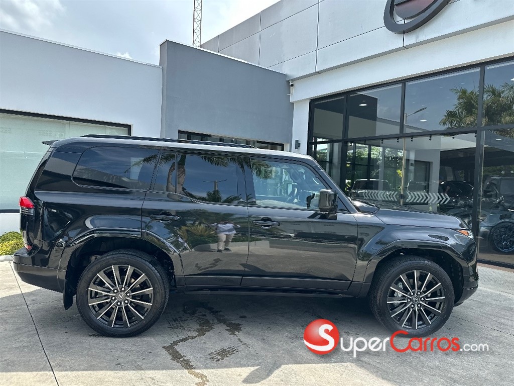 2026 Lexus GX 460 Luxury — foto 3 / 12