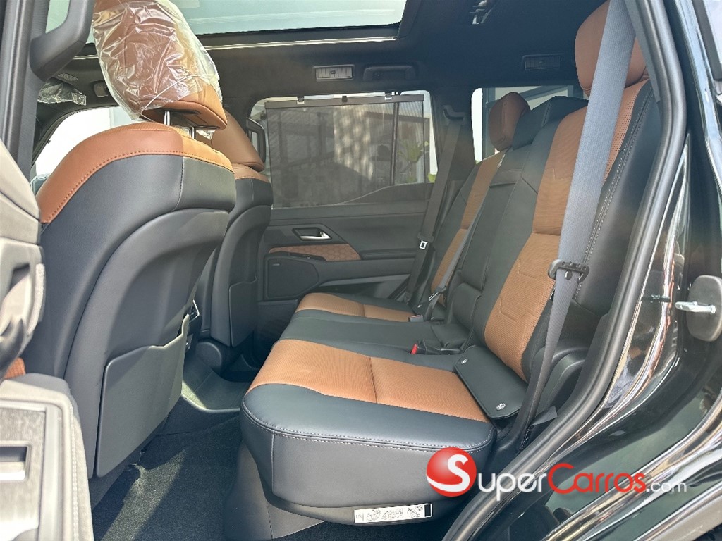 2026 Lexus GX 460 Luxury — foto 8 / 12