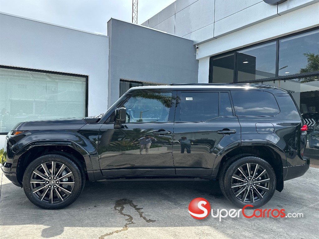 2026 Lexus GX 460 Luxury — foto 12 / 12