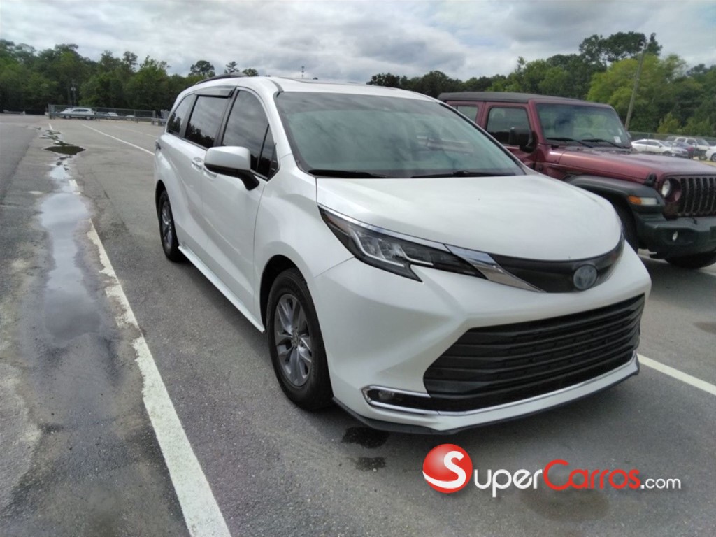 2021 Toyota Sienna XLE — foto 2 / 7