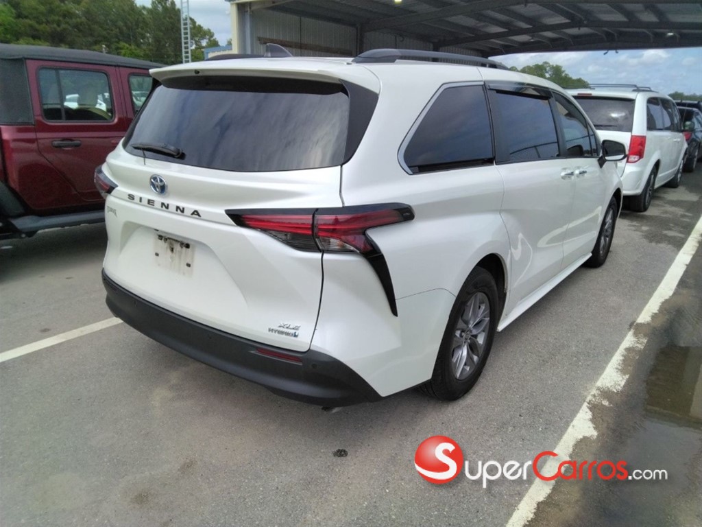 2021 Toyota Sienna XLE — foto 3 / 7