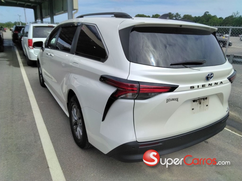 2021 Toyota Sienna XLE — foto 4 / 7