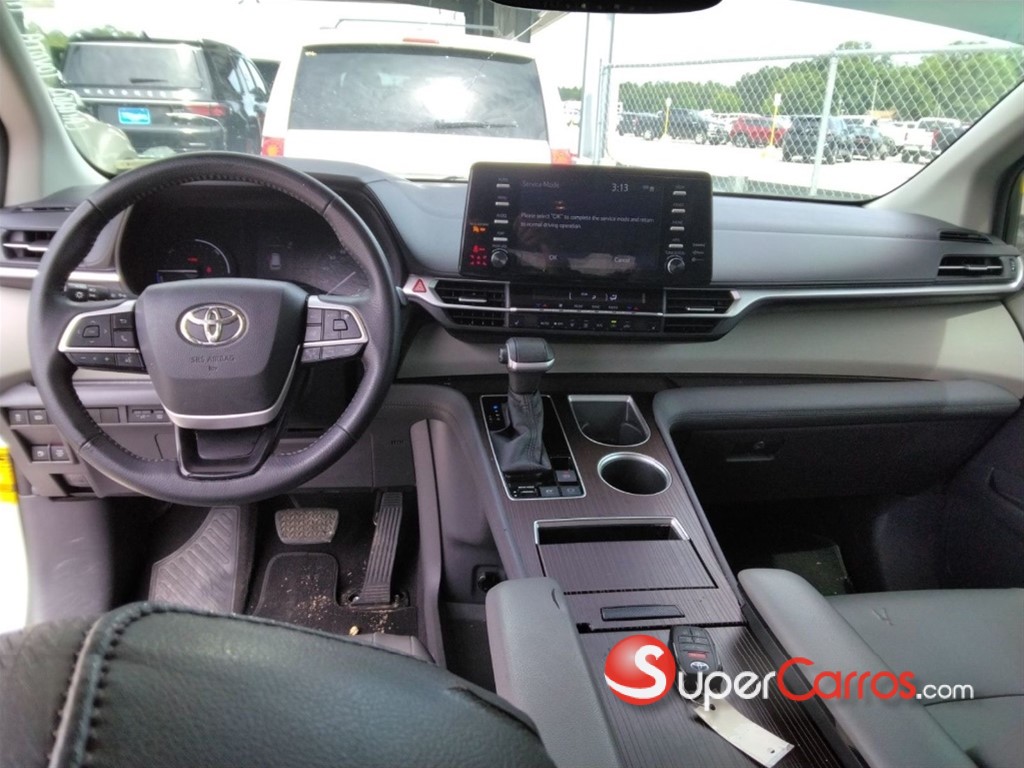 2021 Toyota Sienna XLE — foto 5 / 7