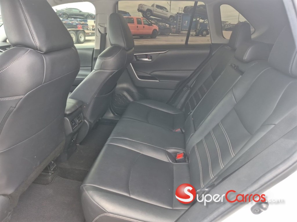 2021 Toyota RAV4 XLE Premium — foto 10 / 12