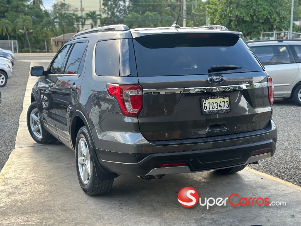 2019 Ford Explorer XLT 4WD — foto 2 / 8