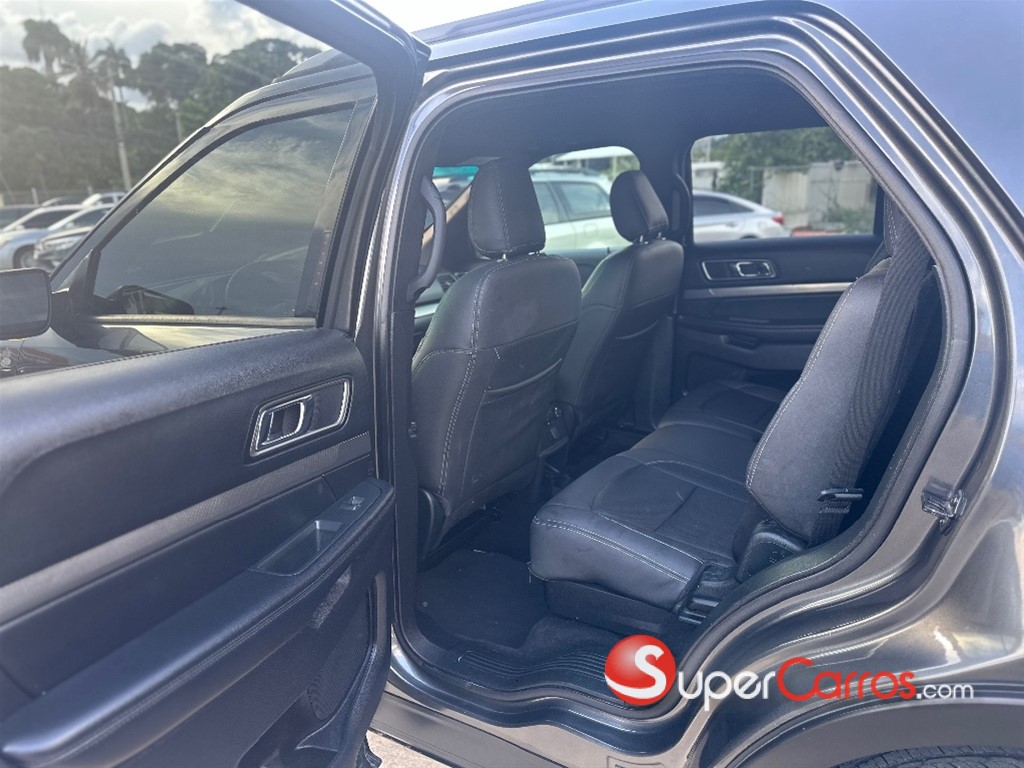 2019 Ford Explorer XLT 4WD — foto 4 / 8