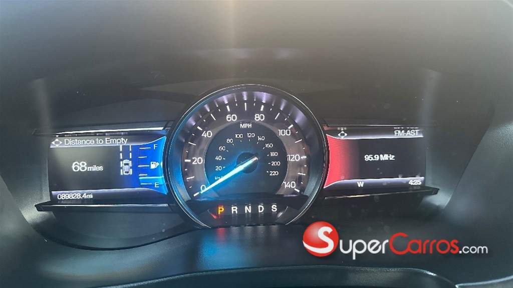 2019 Ford Explorer XLT 4WD — foto 7 / 8