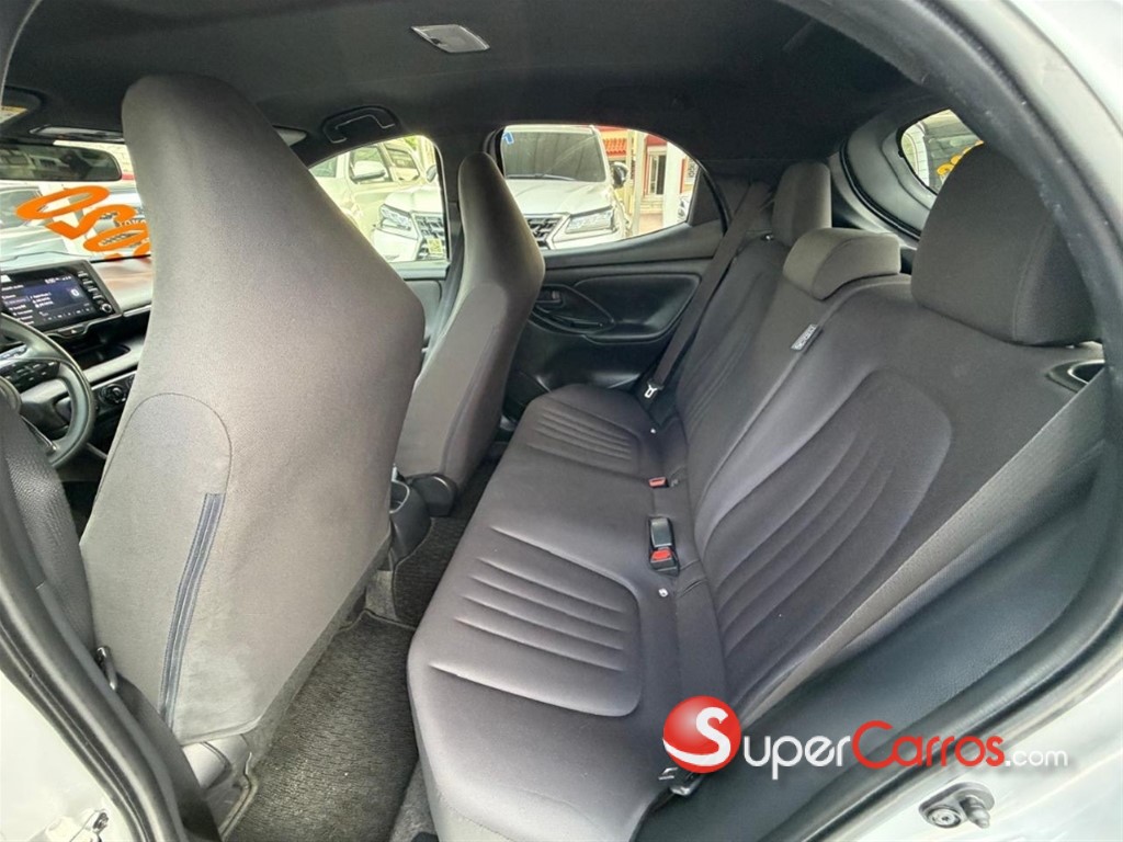 2020 Toyota Yaris — foto 8 / 10