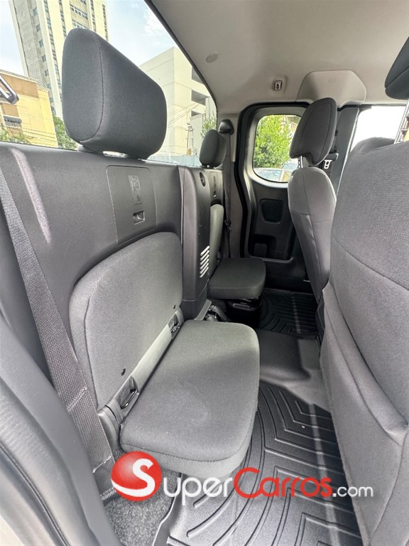 2024 Nissan Frontier LE — foto 6 / 9