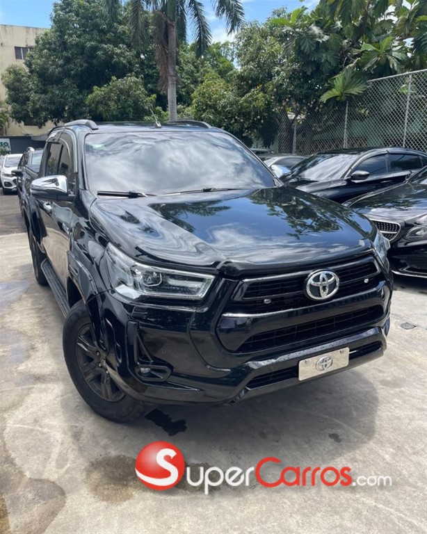 2022 Toyota Hilux SRV