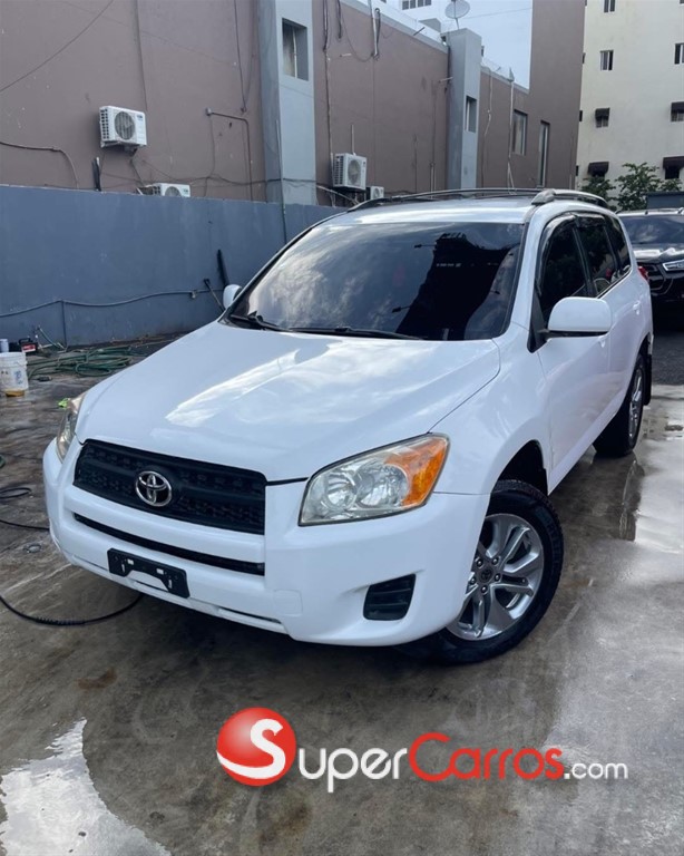 2010 Toyota RAV4 LE — foto 2 / 9