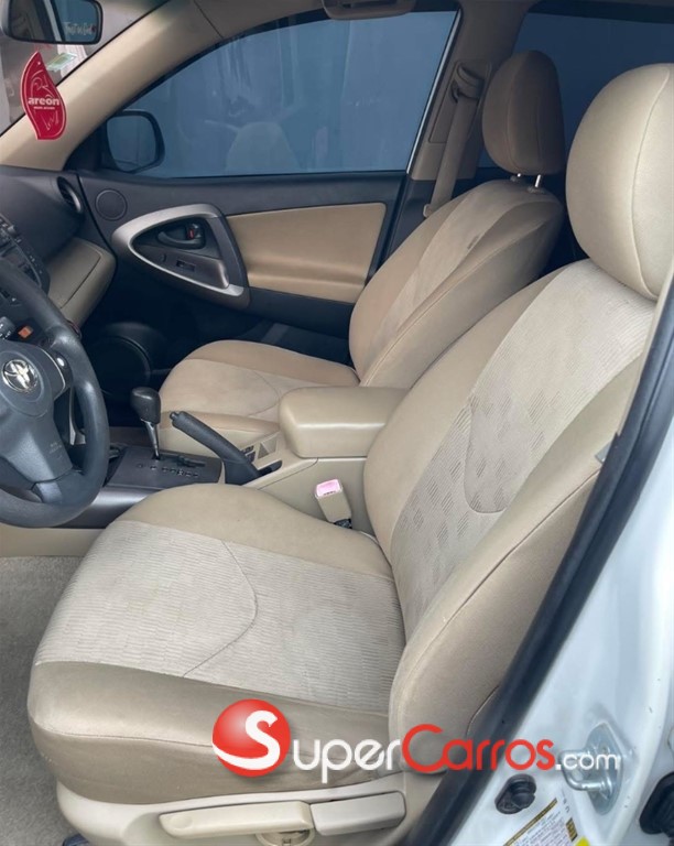 2010 Toyota RAV4 LE — foto 7 / 9