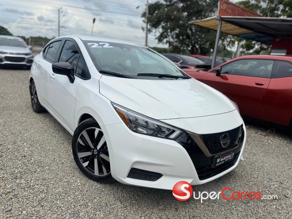 2022 Nissan Versa SR — foto 2 / 10