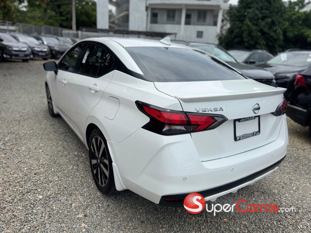 2022 Nissan Versa SR — foto 4 / 10