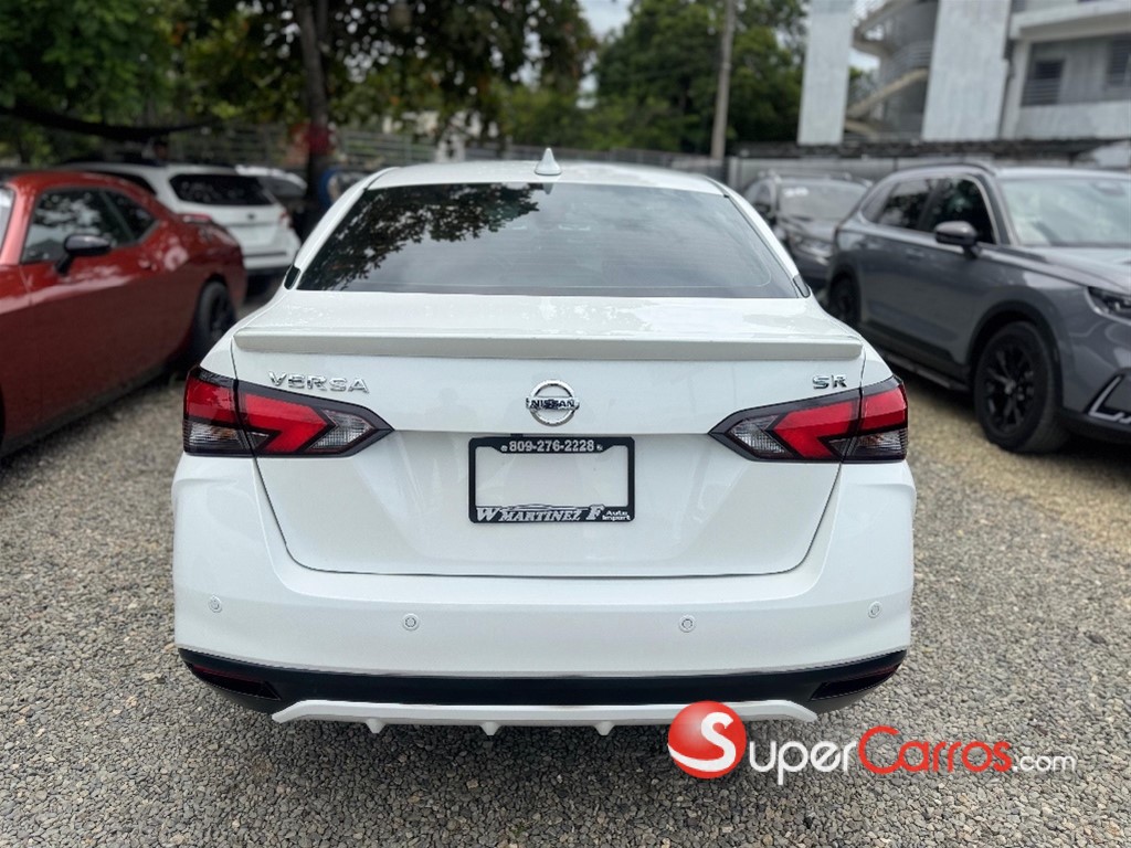 2022 Nissan Versa SR — foto 5 / 10
