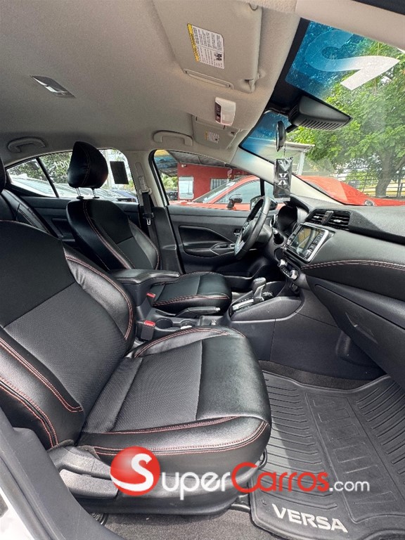 2022 Nissan Versa SR — foto 8 / 10