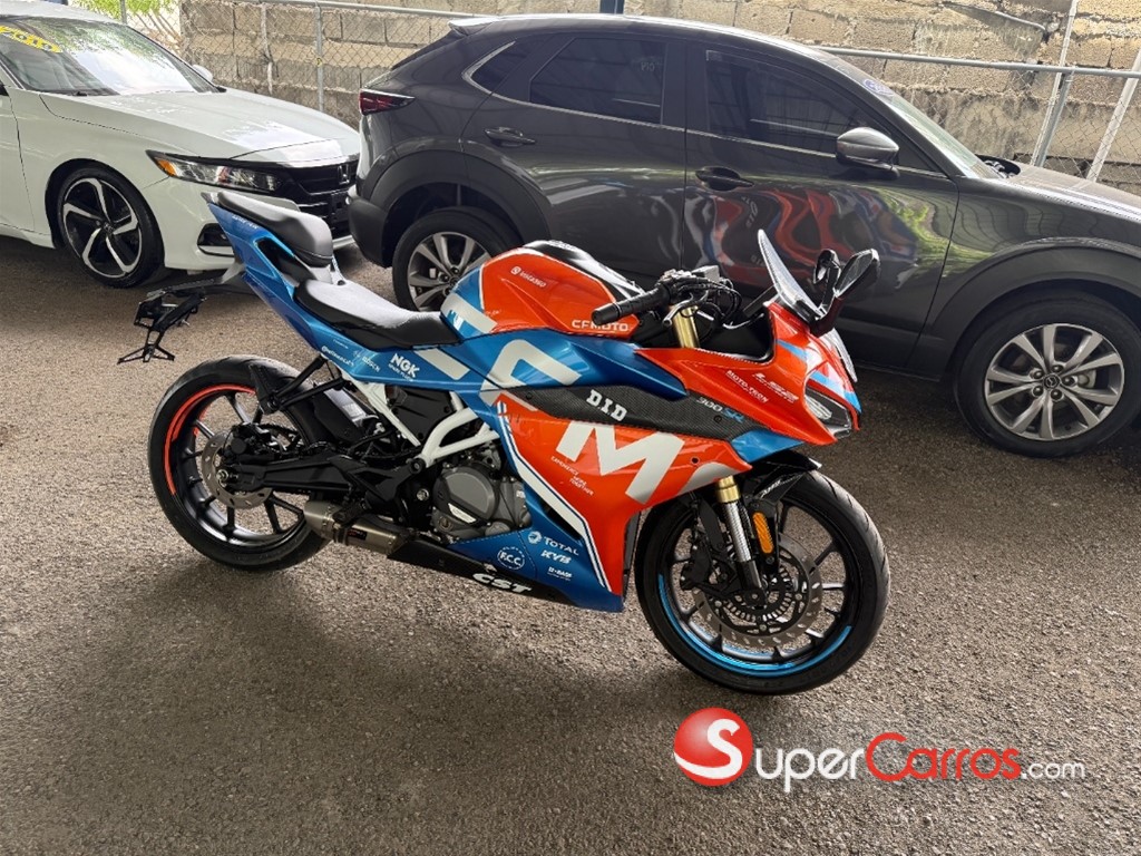 2023 CF Moto 300SR — foto 2 / 11