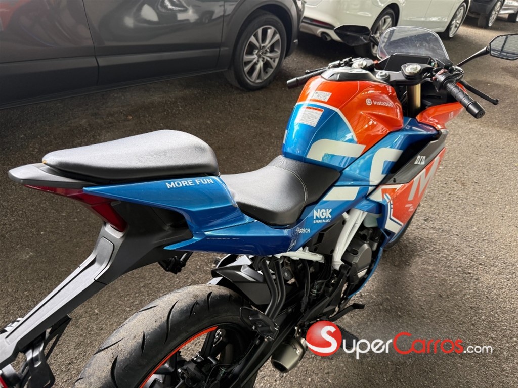 2023 CF Moto 300SR — foto 8 / 11