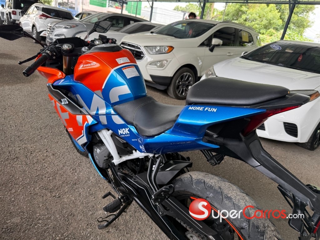 2023 CF Moto 300SR — foto 9 / 11