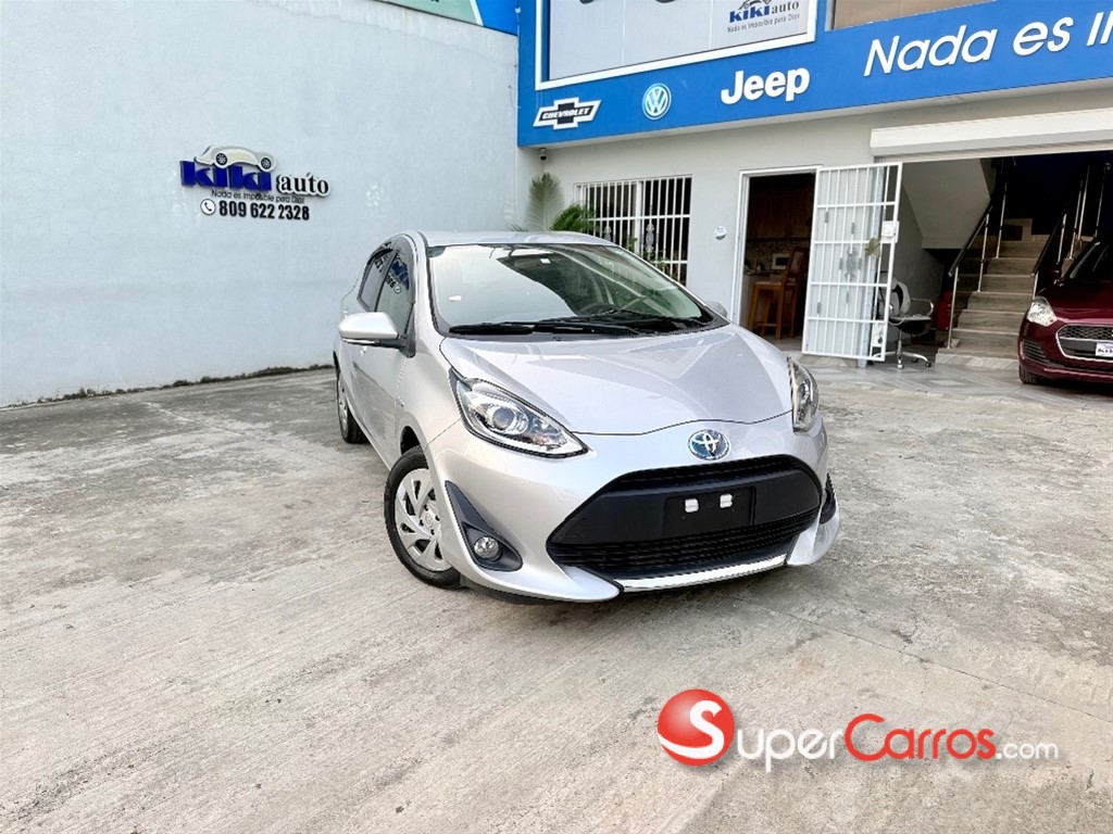 2020 Toyota Aqua Hibrido — foto 2 / 12