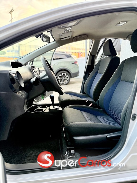2020 Toyota Aqua Hibrido — foto 5 / 12