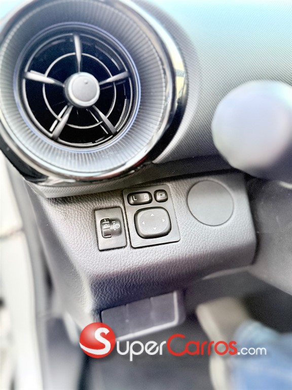 2020 Toyota Aqua Hibrido — foto 6 / 12