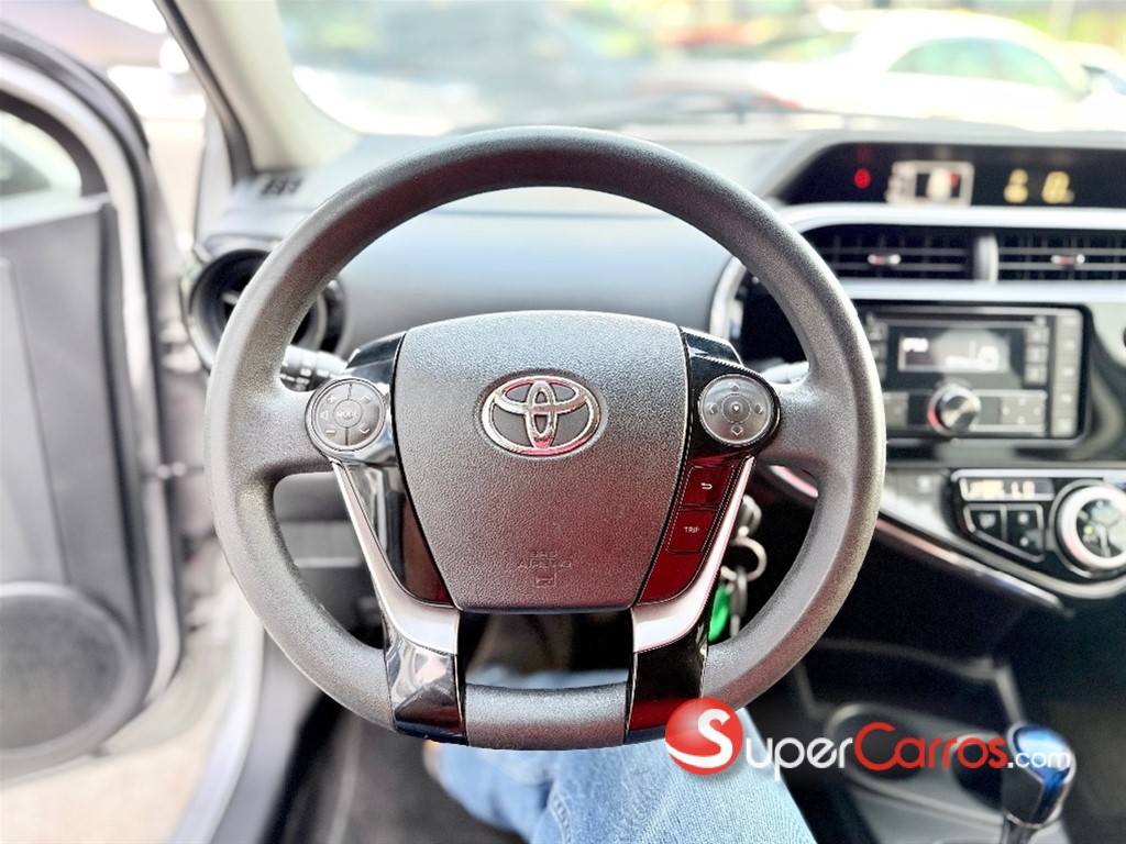 2020 Toyota Aqua Hibrido — foto 9 / 12