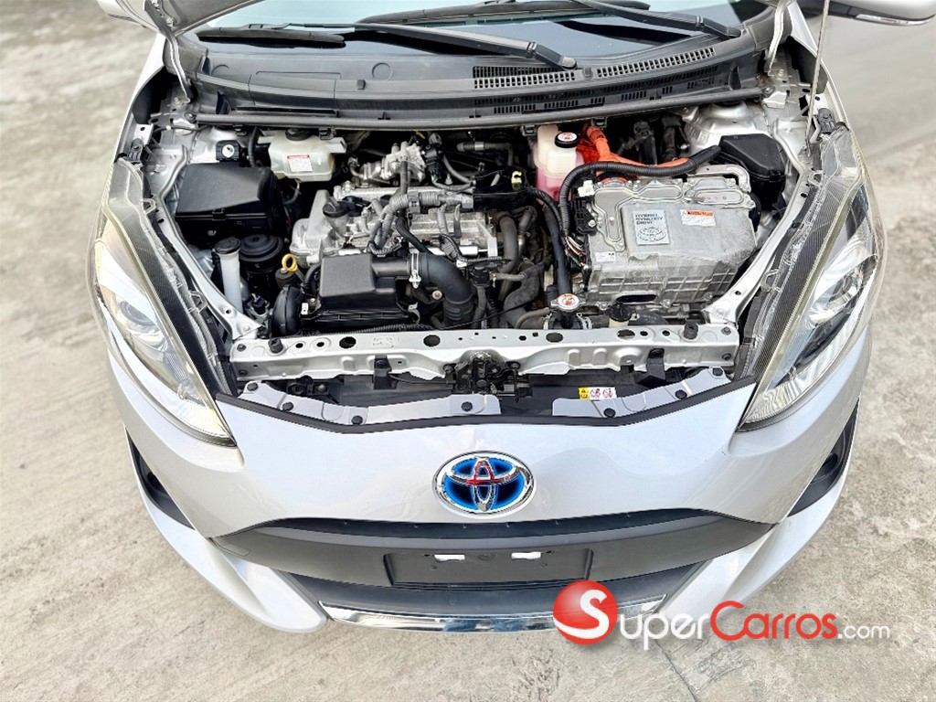 2020 Toyota Aqua Hibrido — foto 12 / 12