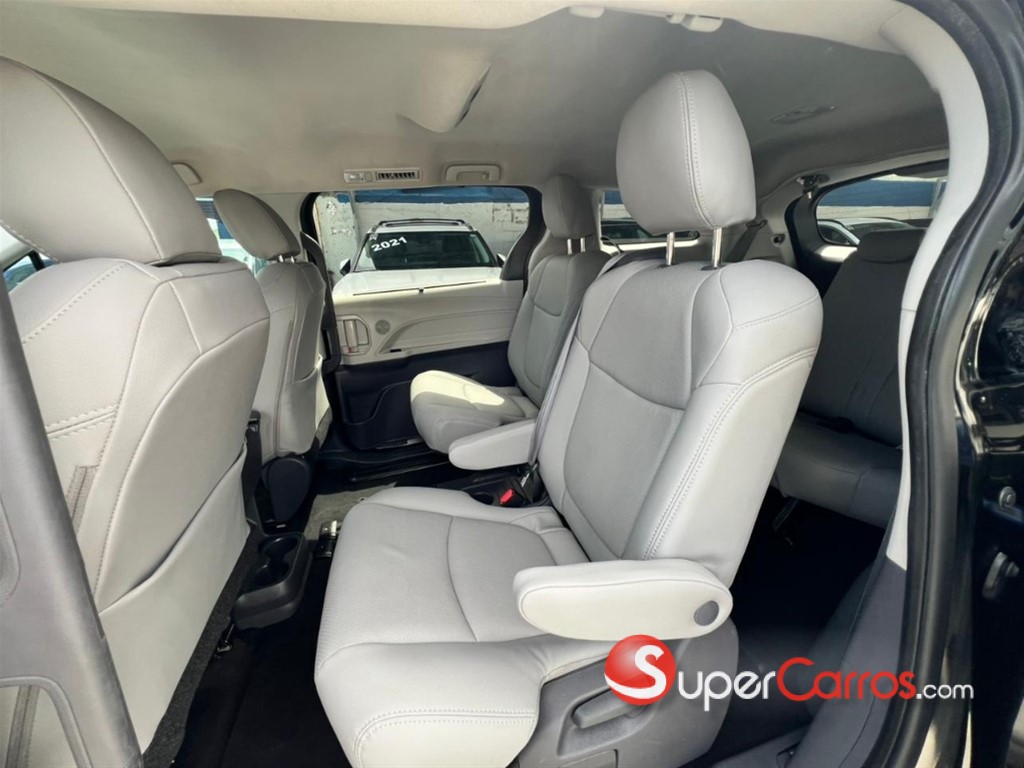 2022 Toyota Sienna LE — foto 7 / 12