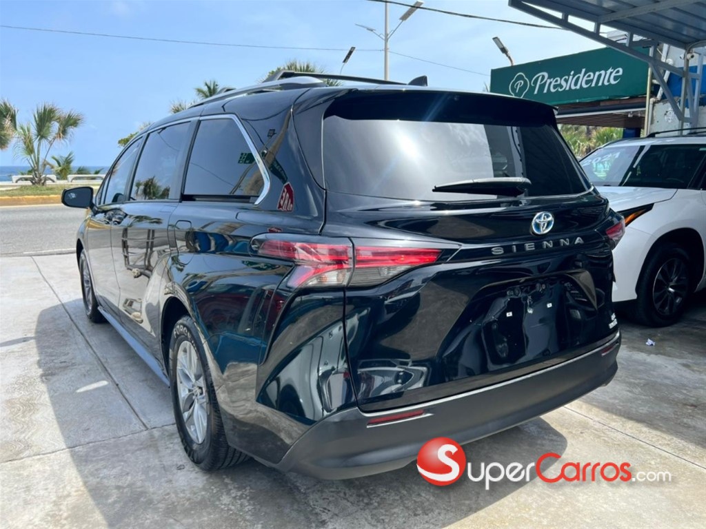 2022 Toyota Sienna LE — foto 8 / 12