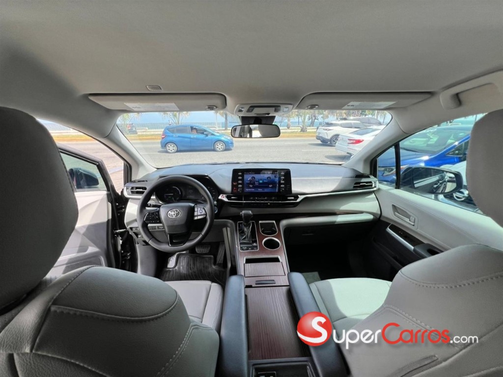 2022 Toyota Sienna LE — foto 9 / 12