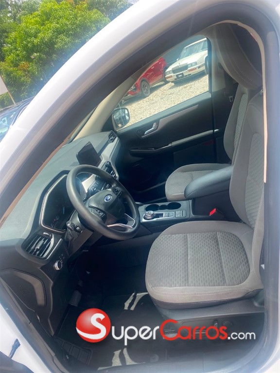 2020 Ford Escape — foto 8 / 9