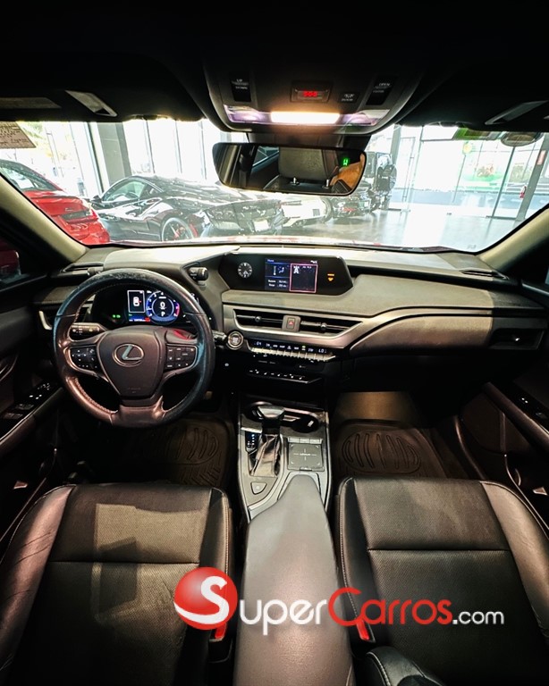 2019 Lexus UX 200 — foto 6 / 12