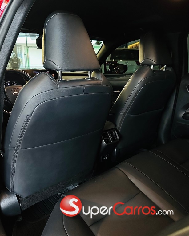 2019 Lexus UX 200 — foto 8 / 12