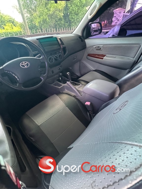 2011 Toyota Hilux SRV — foto 6 / 8