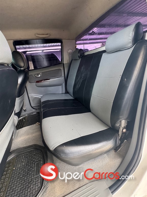 2011 Toyota Hilux SRV — foto 7 / 8