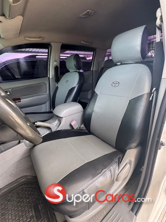 2011 Toyota Hilux SRV — foto 8 / 8