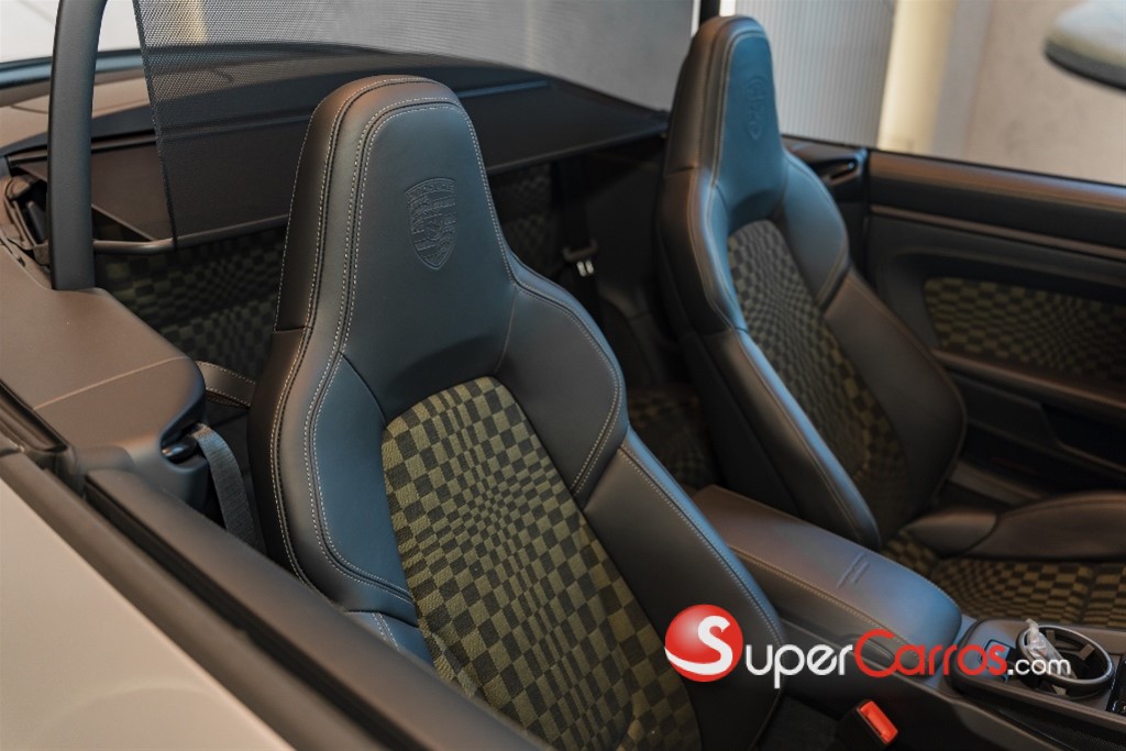 2026 Porsche 911 Spirit 70 — foto 10 / 12