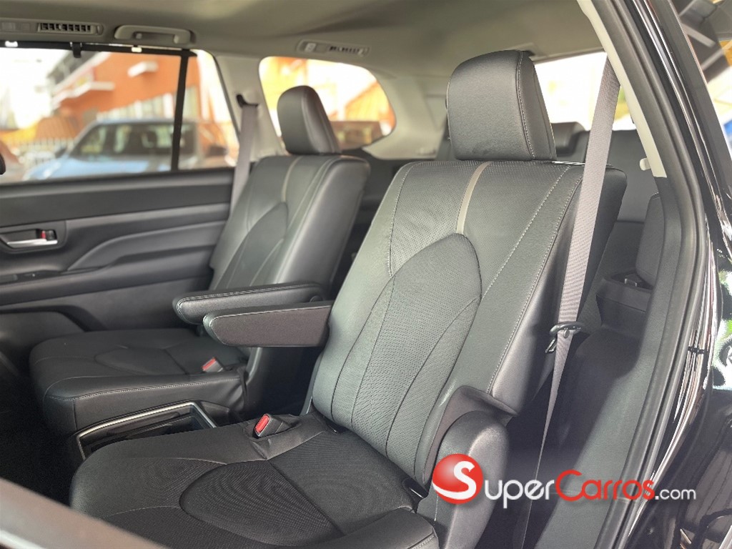 2024 Toyota Grand Highlander Platinum — foto 9 / 12