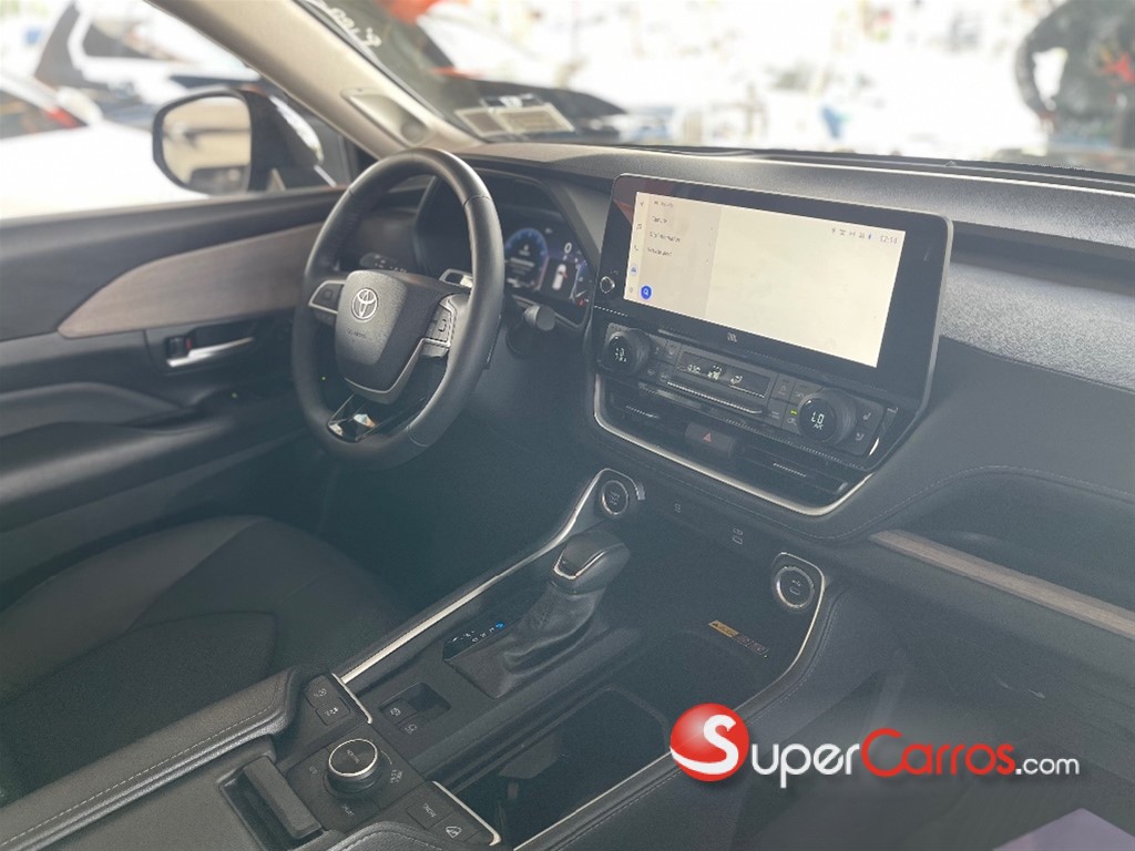 2024 Toyota Grand Highlander Platinum — foto 10 / 12