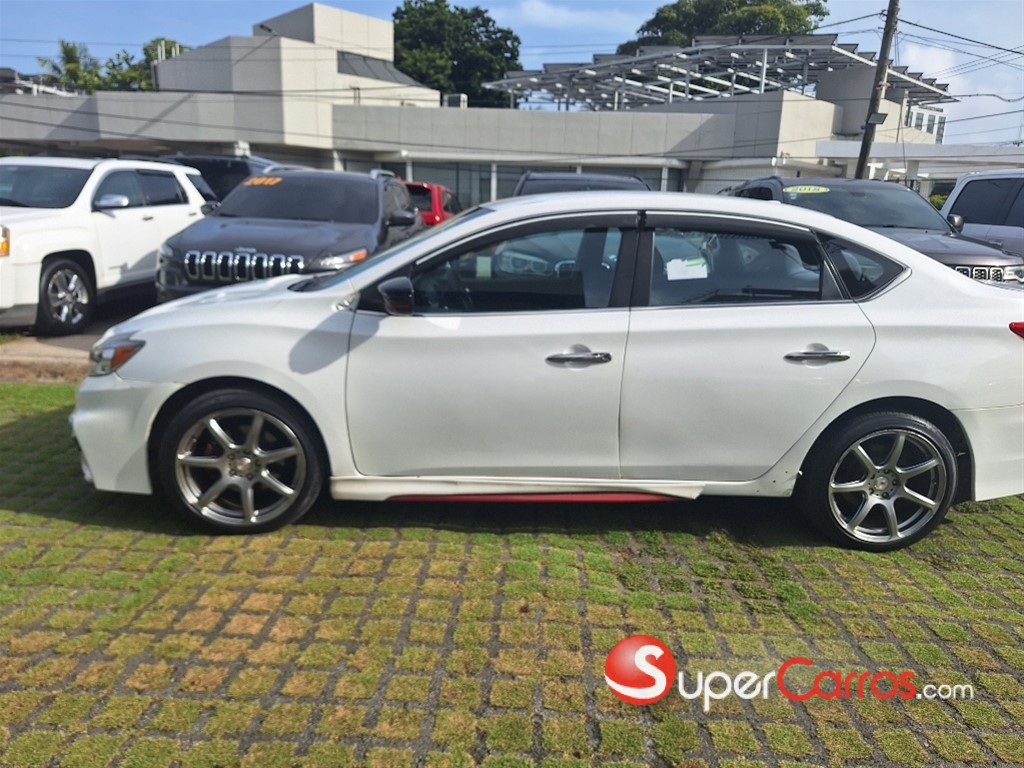 2017 Nissan Sentra SR — foto 7 / 10