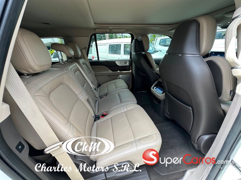 2022 Lincoln Navigator Reserve I — foto 8 / 10