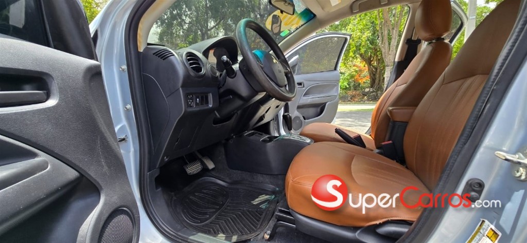 2018 Mitsubishi Motors Mirage ES — foto 7 / 12