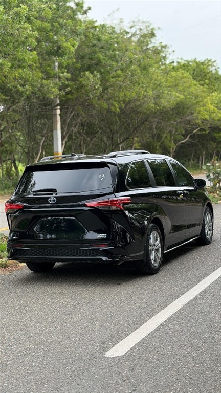 2023 Toyota Sienna XSE — foto 4 / 11