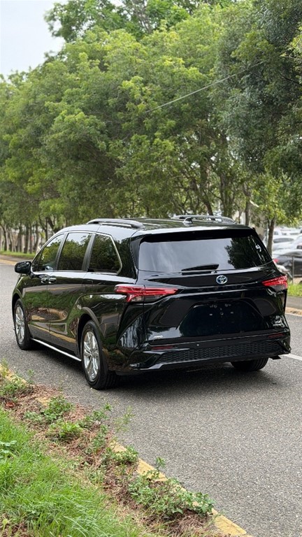 2023 Toyota Sienna XSE — foto 9 / 11