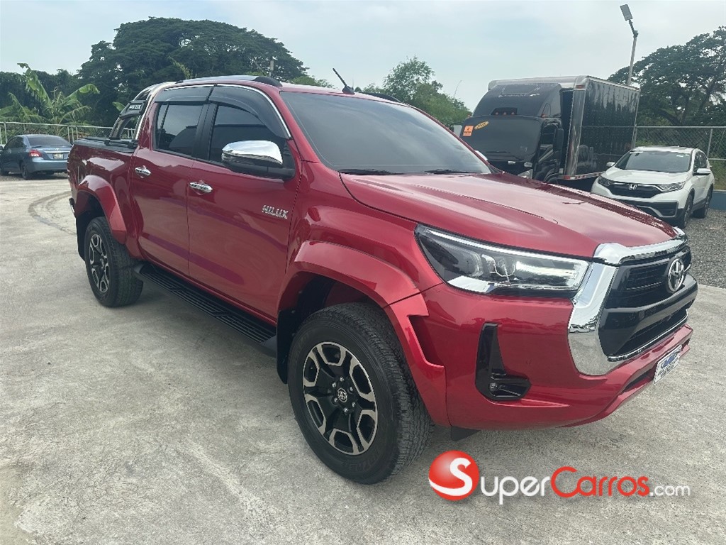 2025 Toyota Hilux SRX