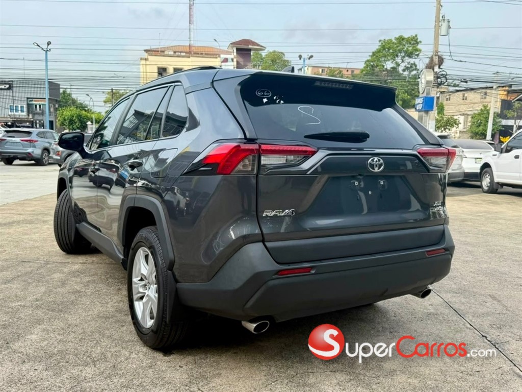 2020 Toyota RAV4 XLE — foto 3 / 11