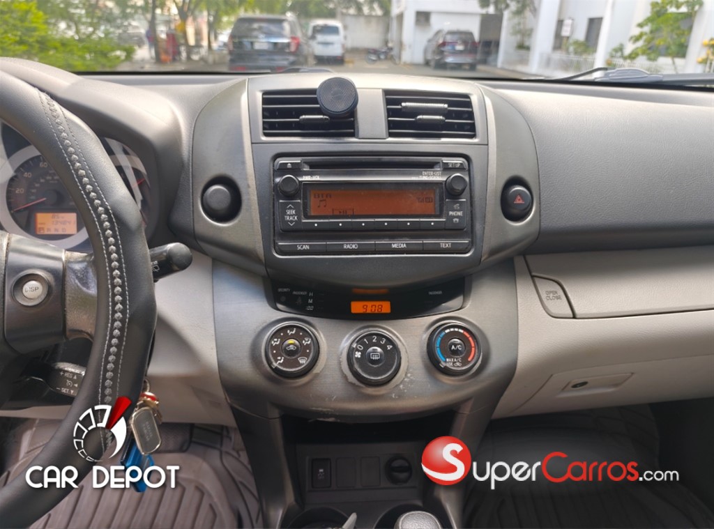2012 Toyota RAV4 LE — foto 6 / 12