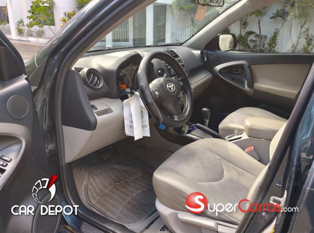 2012 Toyota RAV4 LE — foto 8 / 12