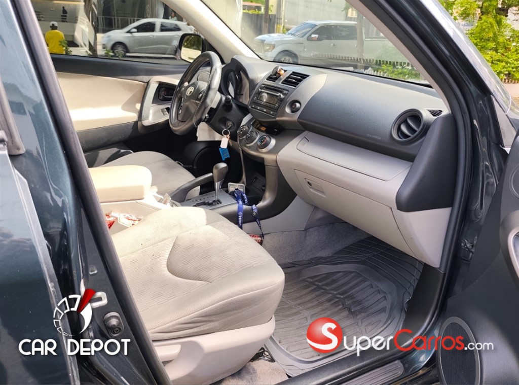 2012 Toyota RAV4 LE — foto 9 / 12